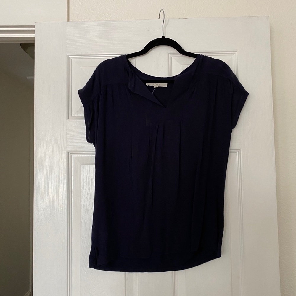 💫Split neck mixed media top in navy (NWT)💫